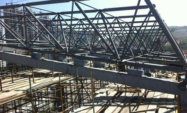 江苏简述网架公司的黑色压型钢板的吊装步履